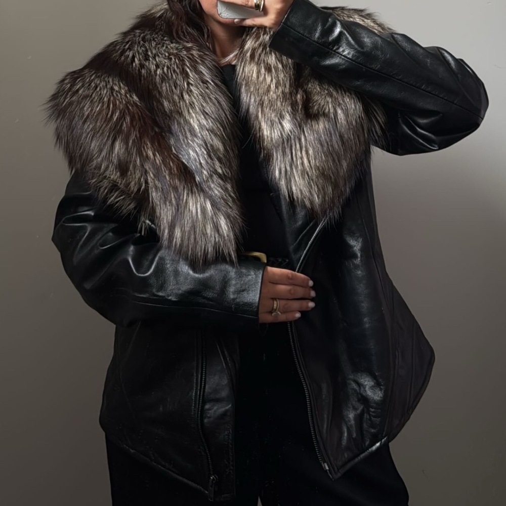 ISO Vintage Luxurious Black Leather Jacket with Fox Fur Collar